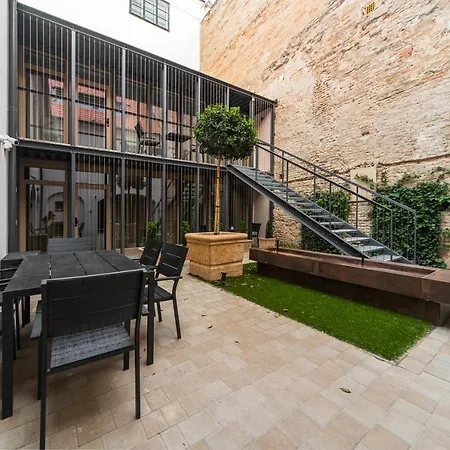 R12 Apartment *