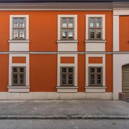 R12 Apartmán *