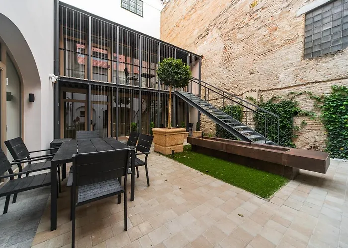 R12 Apartment *